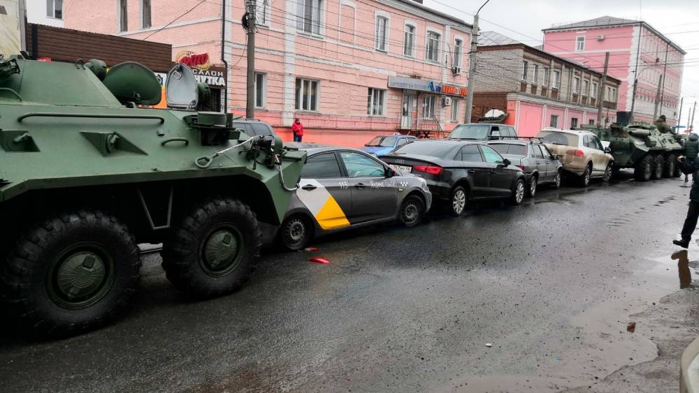 Жительница Курска отсудила у Минобороны почти миллион рублей за то, что в ее автомобиль врезался бронетранспортер
