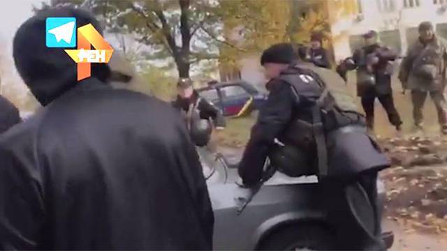 Полиция обстреляла на блокпосту радикалов "Азова"