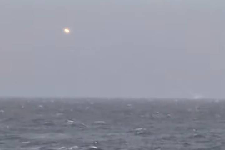Опубликовано видео стрельбы подлодки "Калибрами" в Черном море