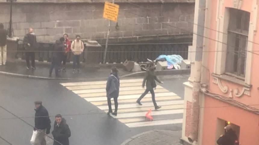 Видео: момент аварии в Санкт-Петербурге, в которой насмерть сбили китайца