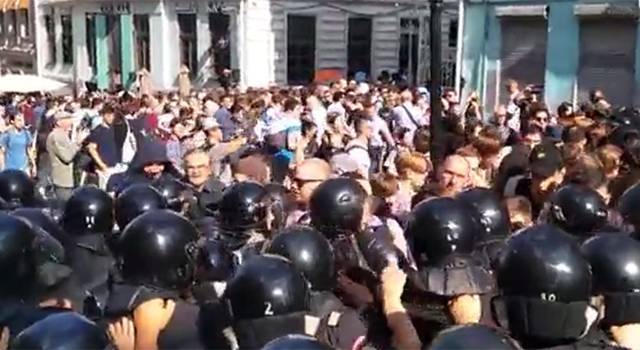 Участник акции 27 июля Новиков ударил по голове полицейского, - СК