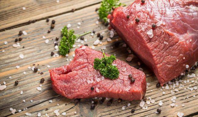 Ученые признали красное мясо самым вредным для здоровья людей и для природы