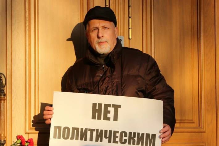 Задержанного за пикет у архангельского ФСБ активиста оштрафовали на 160 тысяч рублей