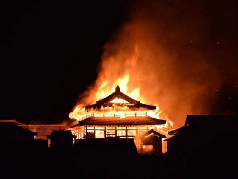 В Японии произошёл пожар в древнем замке