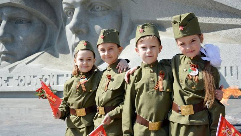 Опрос: самой главной духовной скрепой российских школьников стал патриотизм