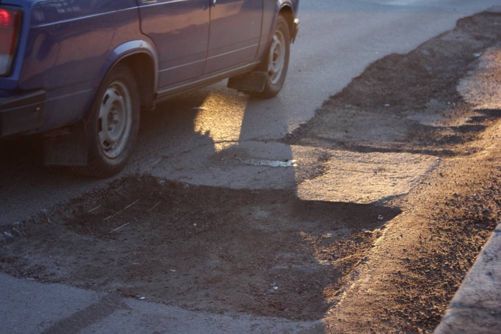 Власти Балтийска обязали залатать ямы на дорогах