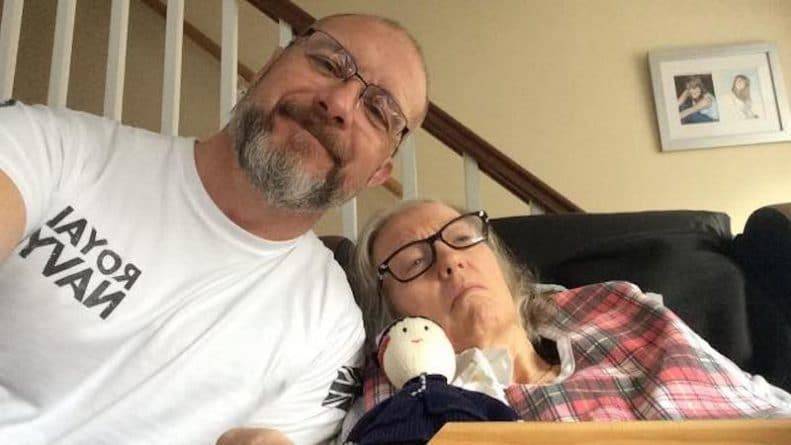 Муж поделился душераздирающими фото, показав, как деменция всего за 3 года «уничтожила его жену»