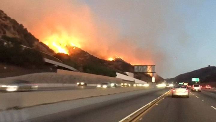 К тушению природных пожаров в Калифорнии привлекли заключенных