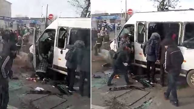 Видео: в Уфе перевернулся маршрутный автобус с пассажирами