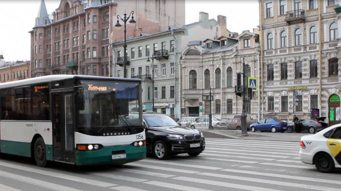 В Петербурге на ноябрьские праздники запустят ночные автобусы