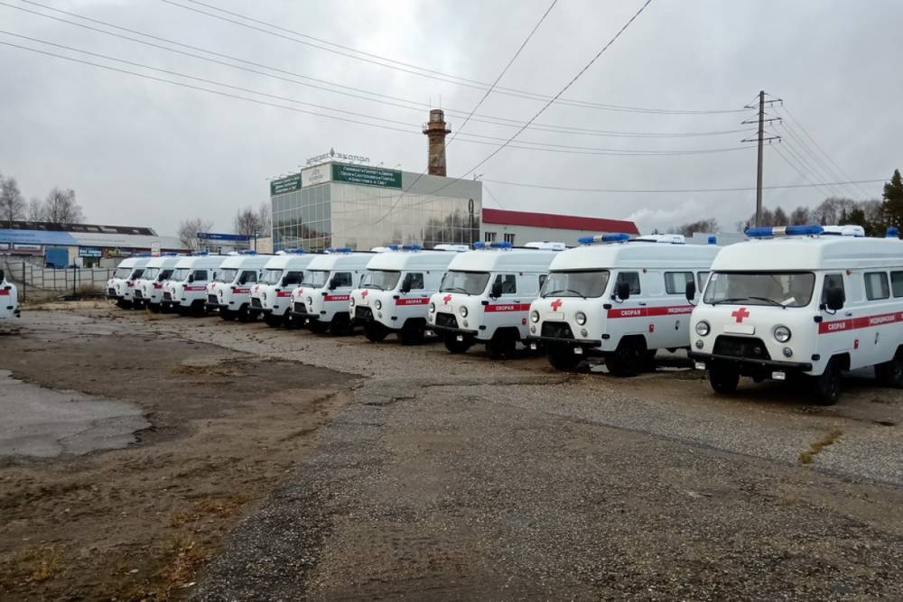 Автопарк Коми пополнили 32 новых автомобиля скорой помощи
