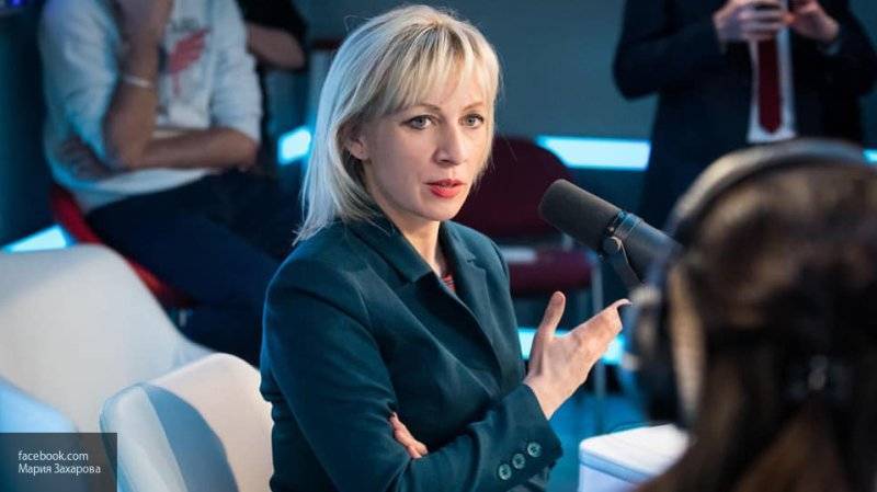 Мария Захарова призвала мировое сообщество помочь Украине развести силы в Донбассе