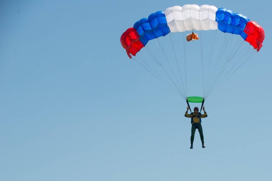 СК примет меры для совершенствования сферы услуг в области парашютного спорта