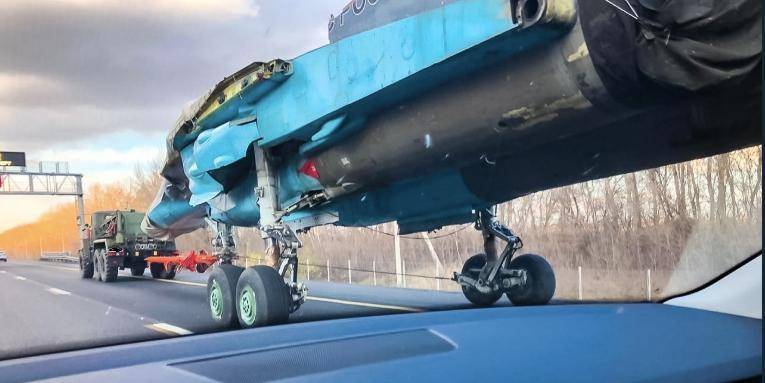 "Только в России": американцы удивились перевозке Су-34 по воронежской трассе
