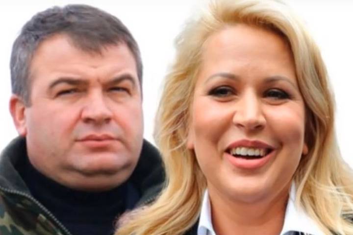 СМИ: Сердюков и Васильева поделили знаменитую 15-комнатную квартиру