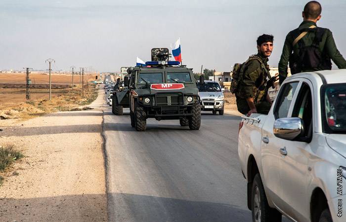Российские и турецкие военные вместе вышли на патрулирование в Сирии