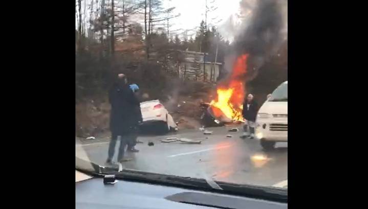 На Сахалине водитель сгорел в легковушке, вспыхнувшей после ДТП