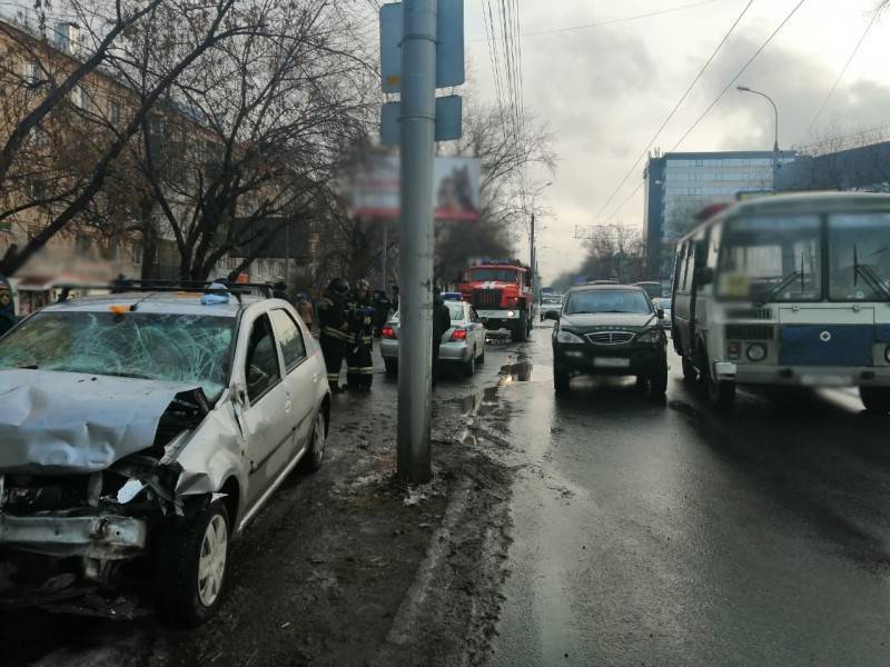 В Томске выехавший на тротуар водитель устроил серьёзное ДТП