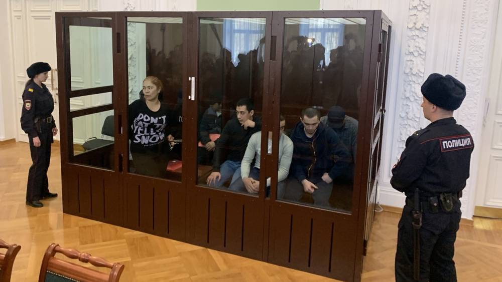 11 обвиняемых организаторов теракта в метро Петербурга оставили под стражей