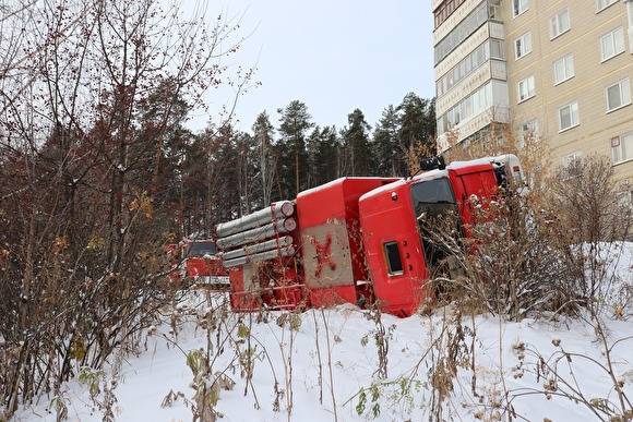 В Новоуральске перевернулся пожарный автомобиль