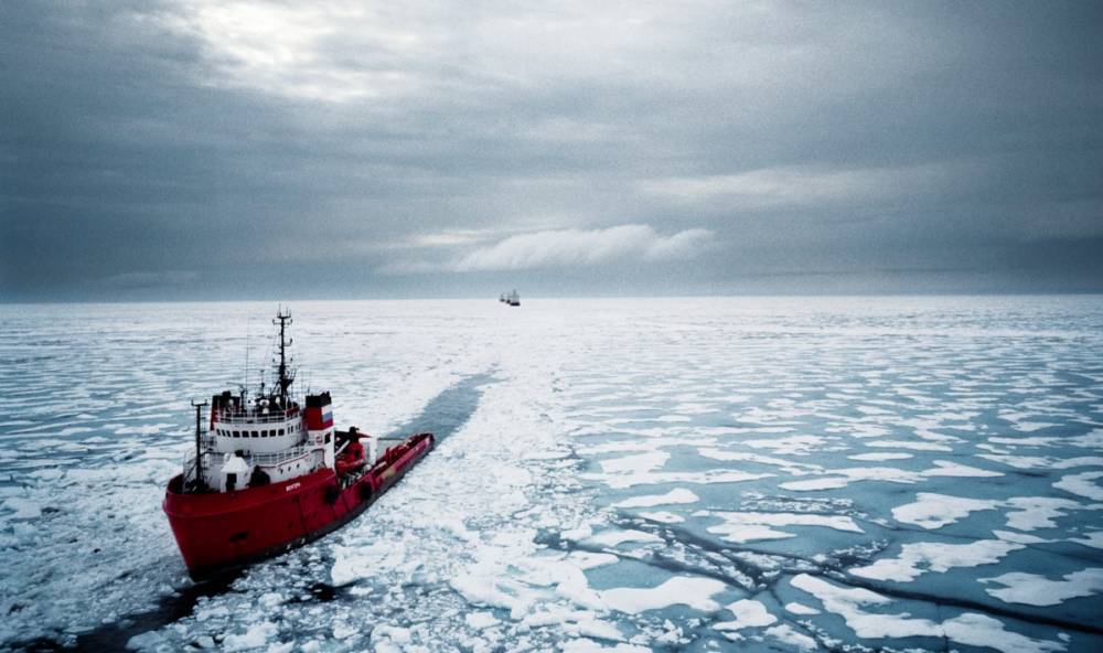 «Российский флот ходит под удобными флагами, и это мешает освоению Арктики». Эксперт о просьбе «Газпрома» разрешить использование иностранных судов