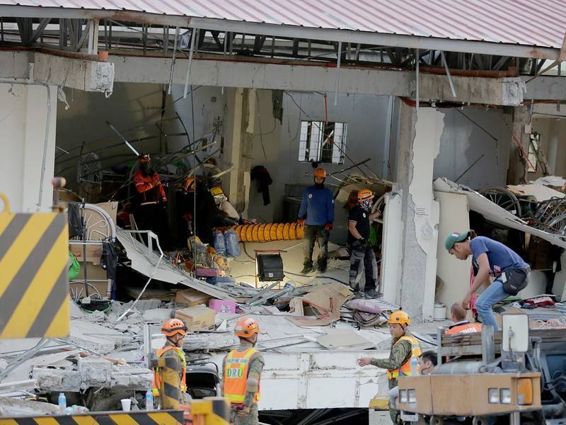 Более 15 человек погибли во время двух землетрясений на Филиппинах