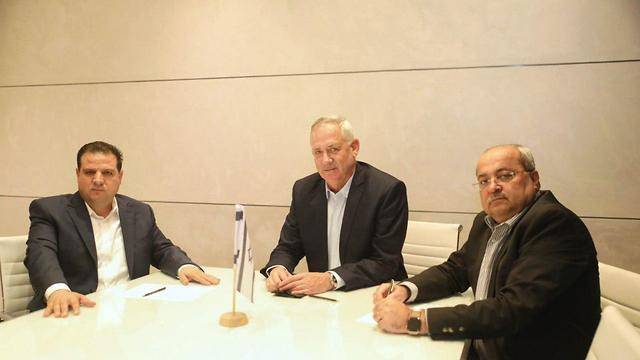 Ганц встретился с арабскими депутатами: "13 голосов могут решить многое"