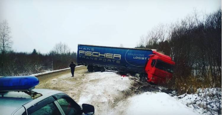 Смертельная авария с грузовиком унесла жизнь водителя минивэна под Челябинском