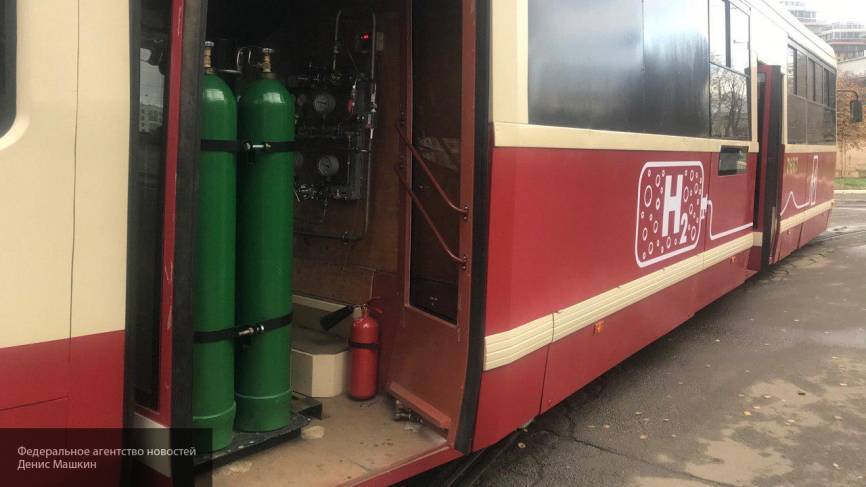 В центре Петербурга впервые проехал трамвай на водородном топливе
