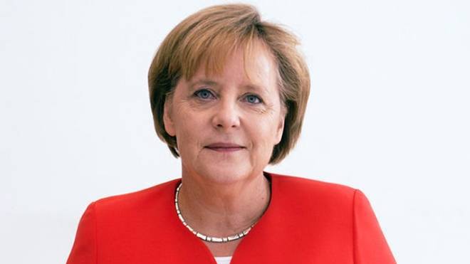 Меркель поприветствовала разведение сил в Золотом
