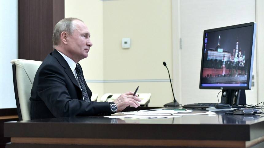 Путин по телемосту обсудил с участниками WorldSkills проблемы профобразования