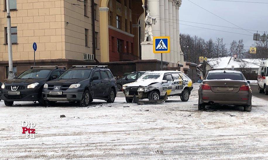 В центре Петрозаводска BMW устроил групповую аварию