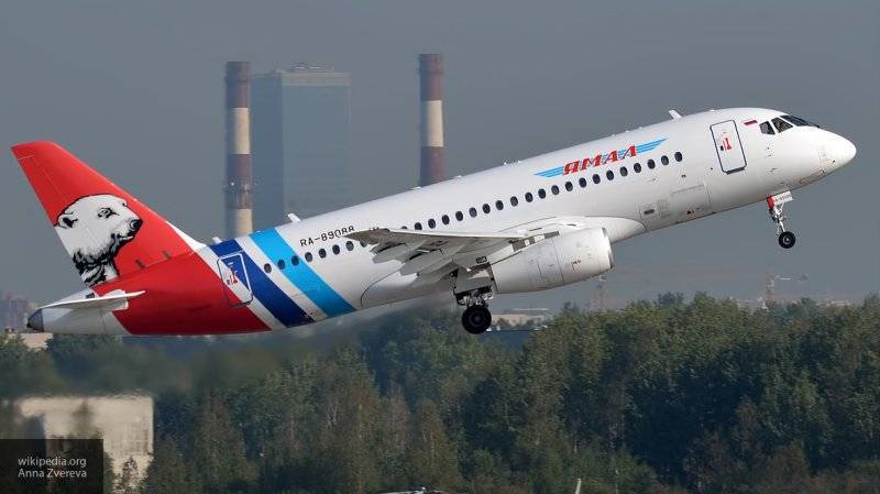 Superjet-100 с отказавшим двигателем совершил посадку в тюменском аэропорту