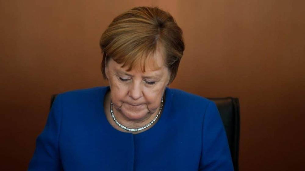 Политики устроили войну за власть за спиной Меркель