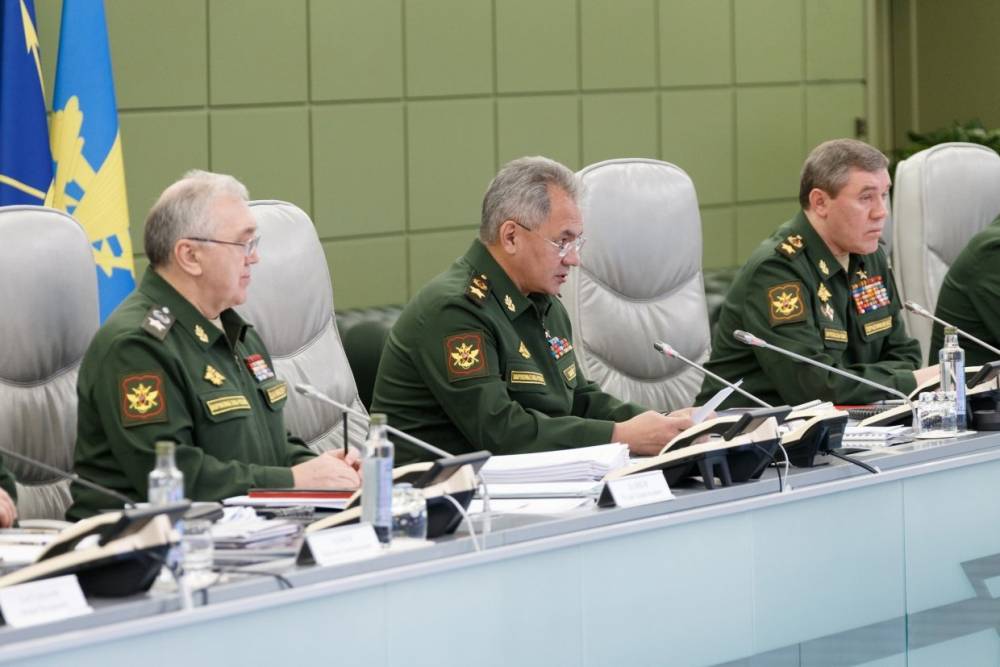 Ряды ВКС РФ пополнили более тысячи летчиков и штурманов, заявил Шойгу