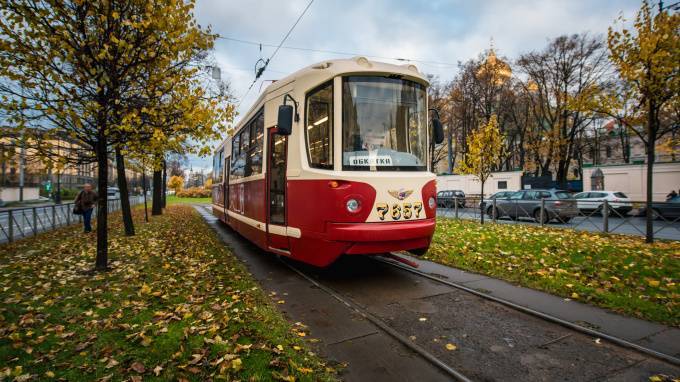 Первый в России "водородный трамвай" проехал по Петербургу