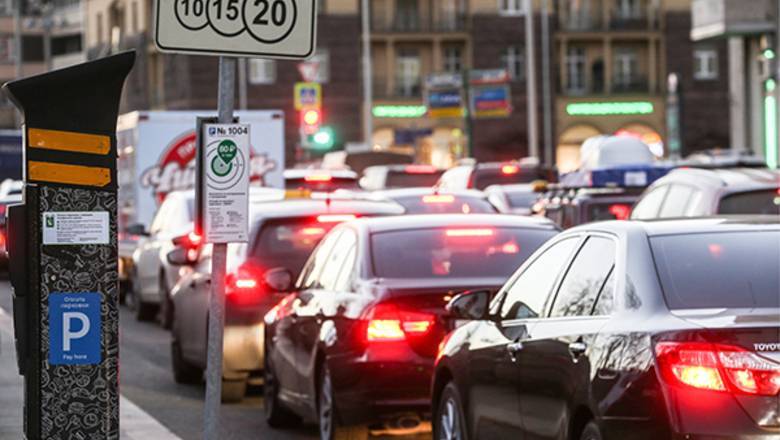 Автомобилисты Москвы за семь лет оставили на парковках 26 млрд рублей