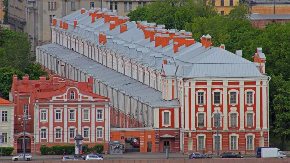 Беглов ответил на слухи от оппозиции о лишении СПбГУ исторических зданий
