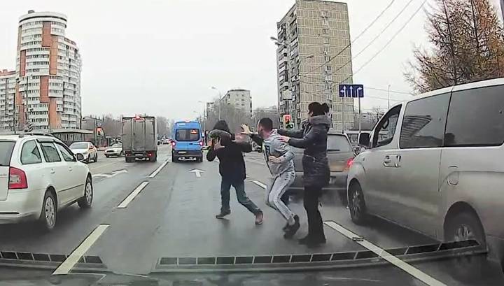 Ожесточенный дорожный конфликт в Москве попал на видео