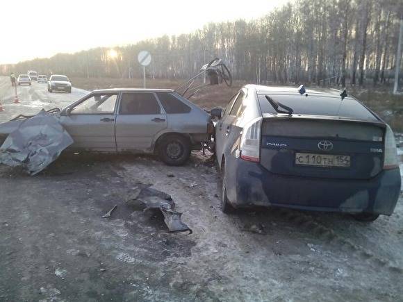 Два человека пострадали в аварии с тремя автомобилями в Тюменской области