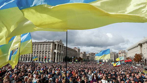 Жители Киева вышли на пикет к посольству Польши