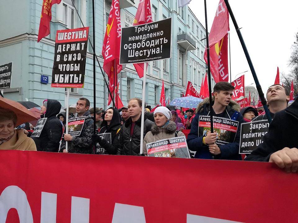 Сторонники Шестуна приняли участие в шествии и митинге коммунистов