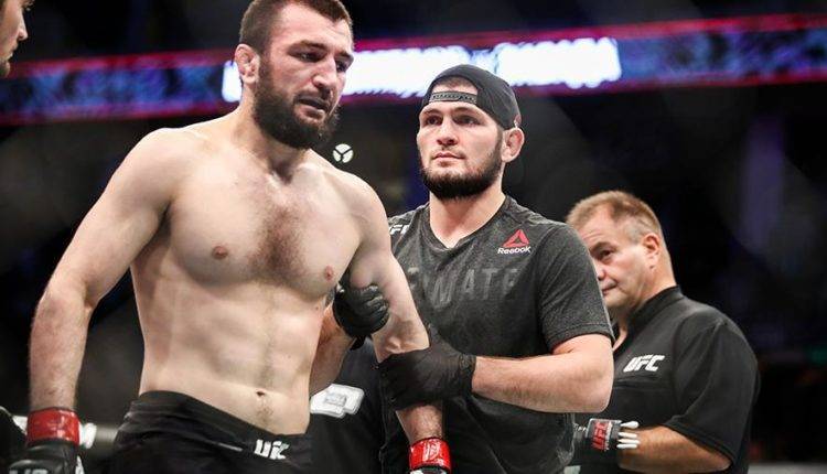 Брата Нурмагомедова задушили за две минуты в первом бою в UFC