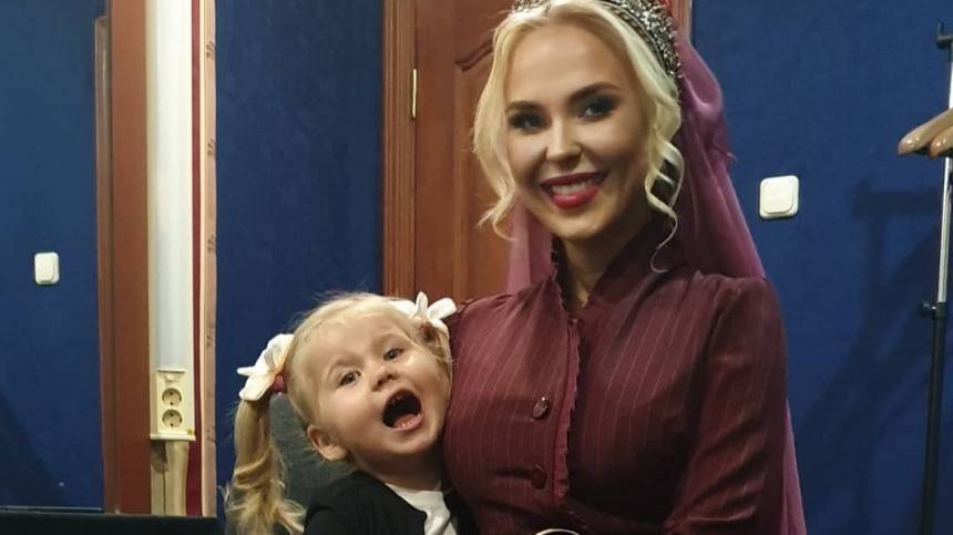 «Что за чудо!»: двухлетняя дочь Пелагеи спела шлягер Александры Пахмутовой