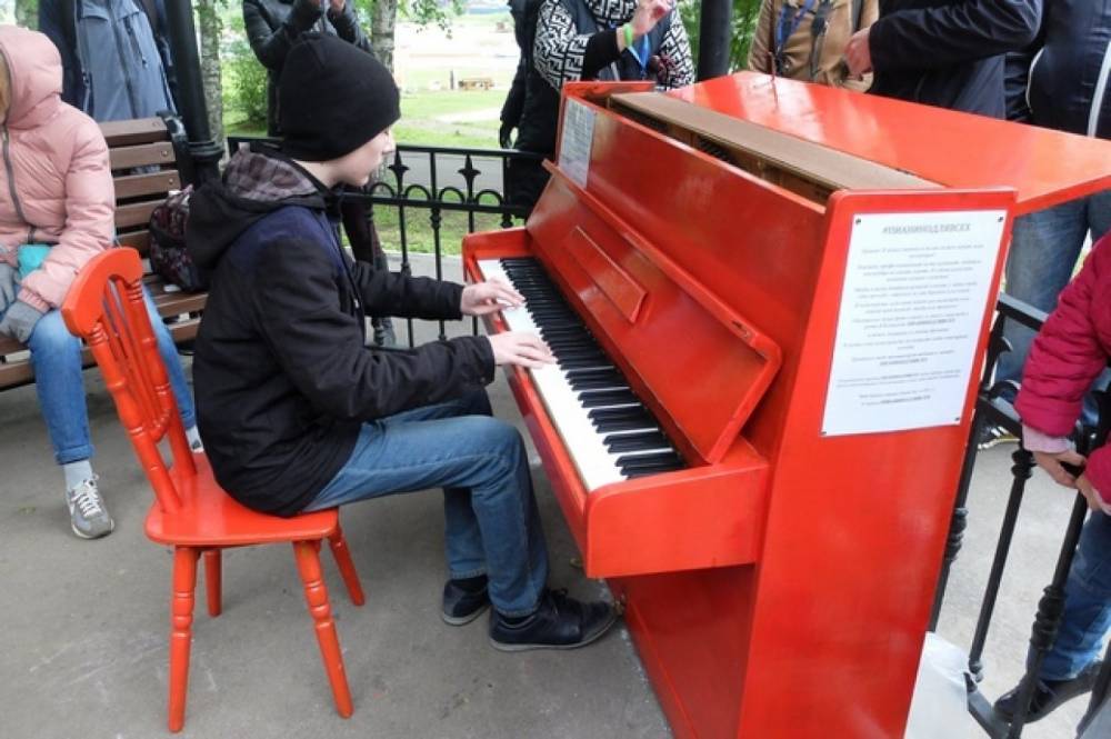 В Сыктывкаре на зиму уберут пианино из беседки в парке имени Кирова