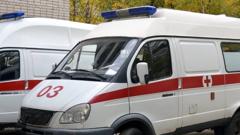 Подросток госпитализирован после наезда на него иномарки вне перехода в Петербурге