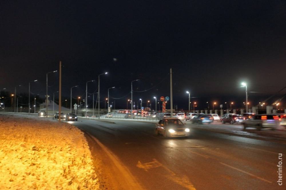 В Череповце осветили автомобильную развязку под Октябрьским мостом