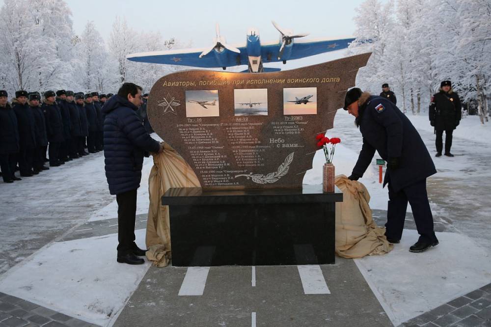 В Высоком открыли памятник погибшим авиаторам