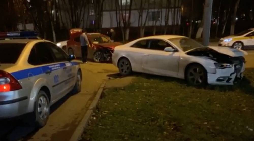 Две машины столкнулись на юго-востоке Москвы