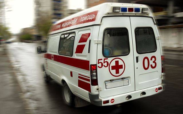 В Москве с 9-го этажа выбросилась женщина с двумя детьми, один ребенок жив
